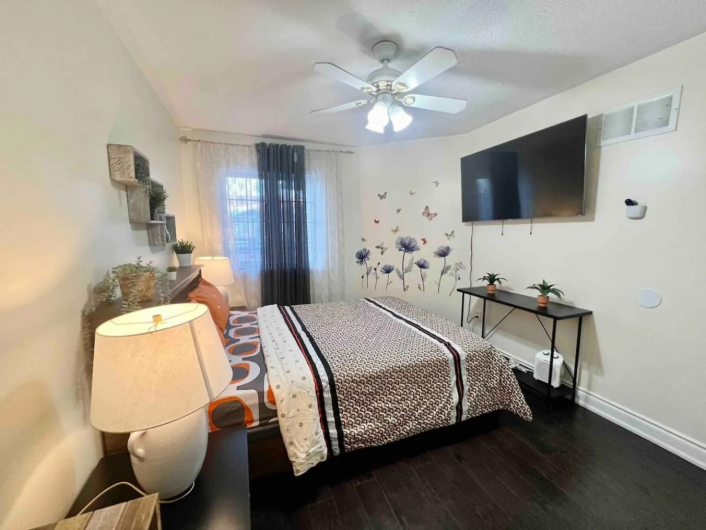 R2 Private Room Near Airport ميسيسوجا 0*,  كندا